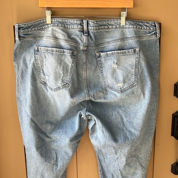 Torrid 22 Short Jeans Light Wash Knee Slit Exposed Button Fly Distressed Crop - Picture 4 of 7